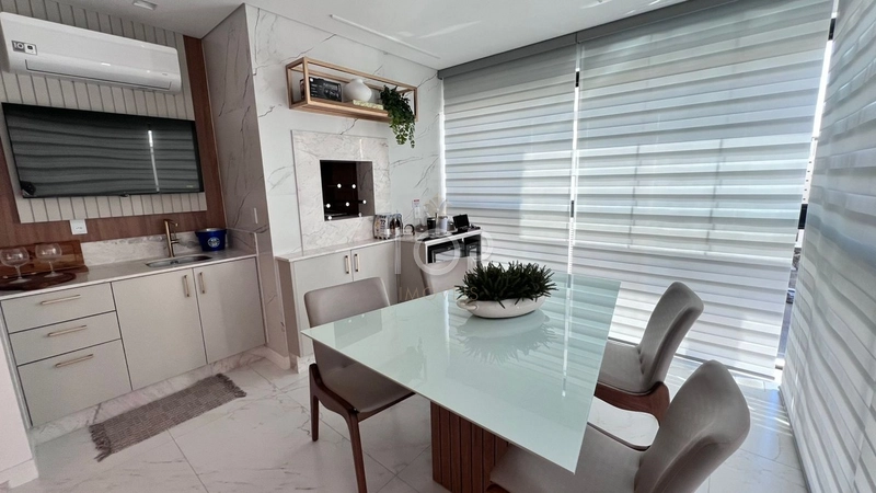 APARTAMENTO AUTOMATIZADO E FINAMENTE MOBILIADO EM MEIA PRAIA: 3ª foto da galeria de imagens do imóvel