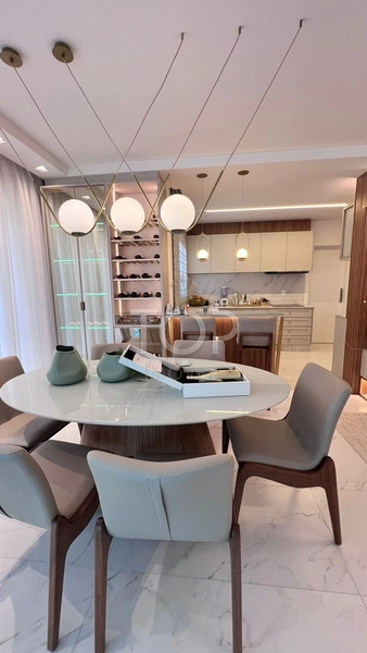 APARTAMENTO AUTOMATIZADO E FINAMENTE MOBILIADO EM MEIA PRAIA: 2ª foto da galeria de imagens do imóvel