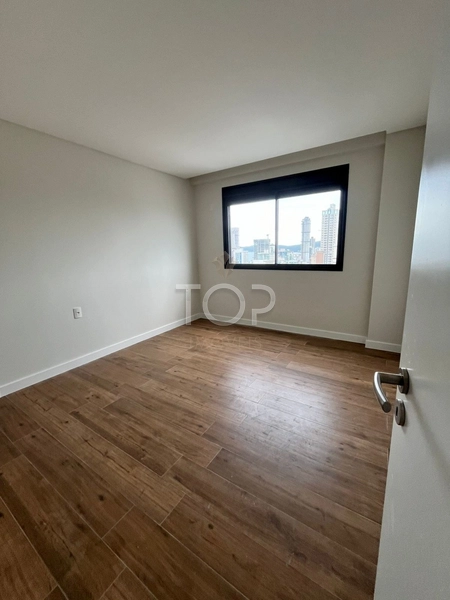 PRONTO PARA MORAR EM MEIA PRAIA: 35ª foto da galeria de imagens do imóvel