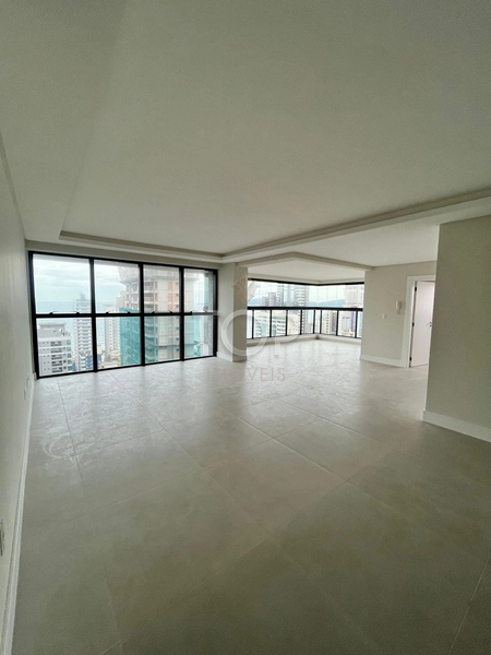 PRONTO PARA MORAR EM MEIA PRAIA: 1ª foto da galeria de imagens do imóvel