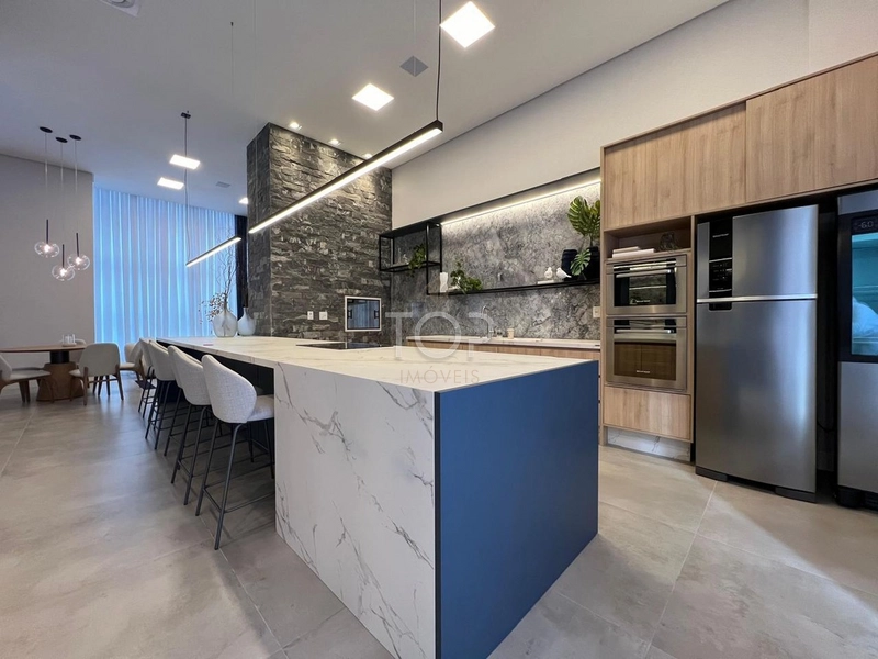 PRONTO PARA MORAR EM MEIA PRAIA: 15ª foto da galeria de imagens do imóvel