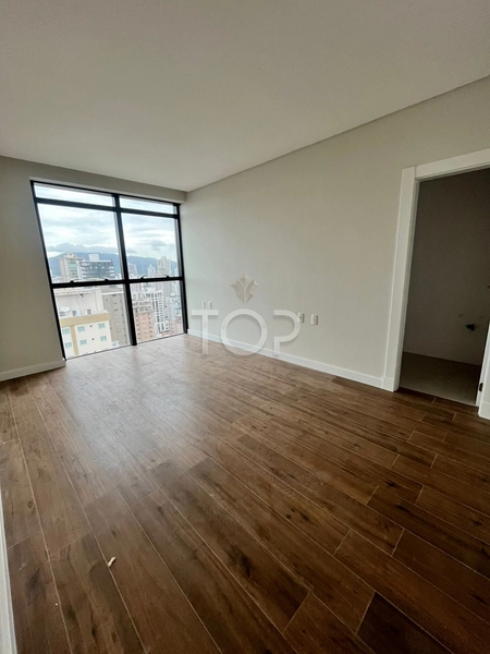 PRONTO PARA MORAR EM MEIA PRAIA: 24ª foto da galeria de imagens do imóvel