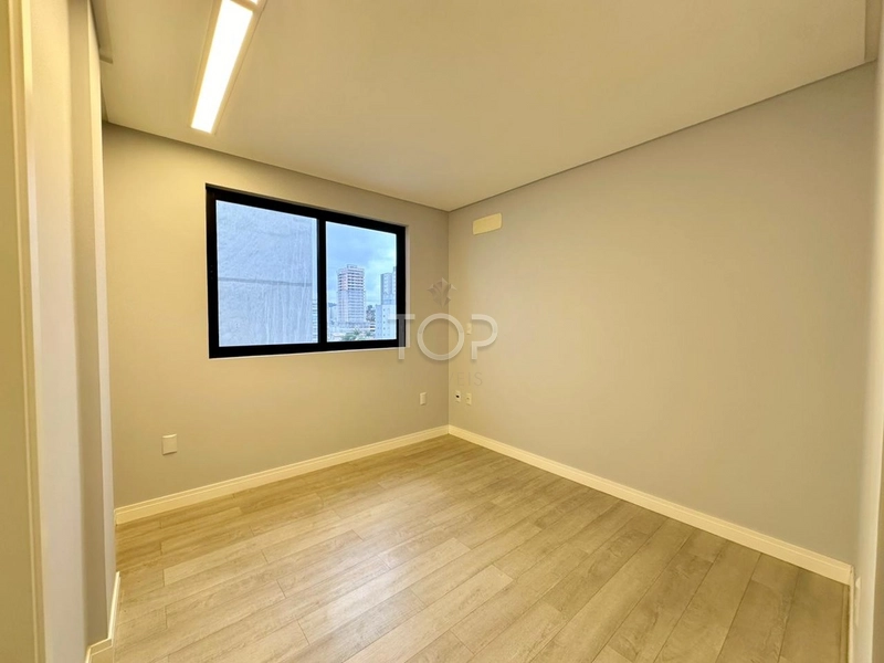 PRONTO PARA MORAR EM MEIA PRAIA: 7ª foto da galeria de imagens do imóvel