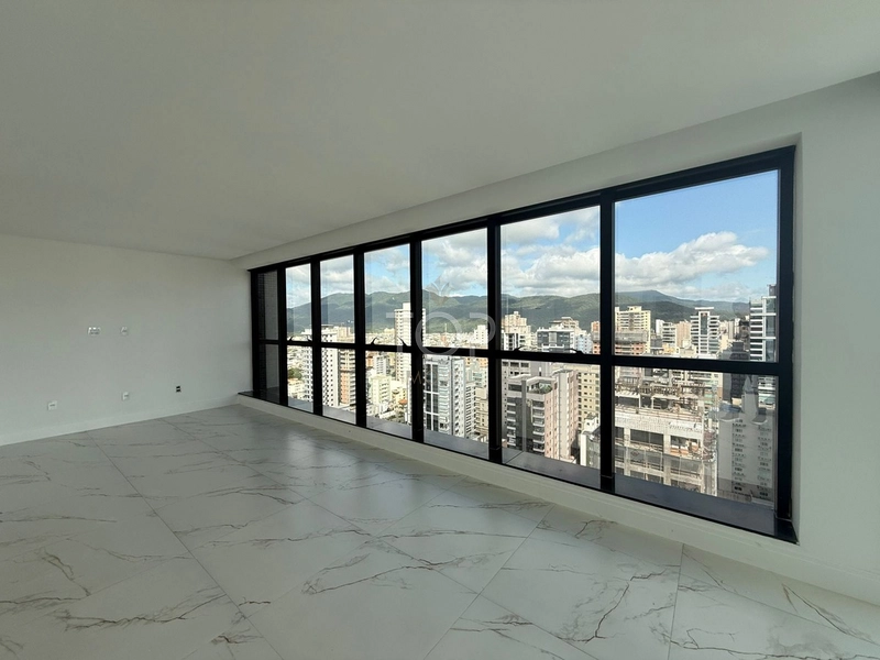 PRONTO PARA MORAR EM MEIA PRAIA: 3ª foto da galeria de imagens do imóvel