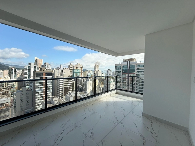 PRONTO PARA MORAR EM MEIA PRAIA: 1ª foto da galeria de imagens do imóvel