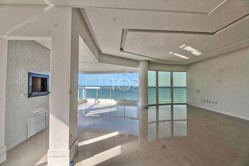 Frente mar com lazer completo na Meia Praia: 12ª foto da galeria de imagens do imóvel