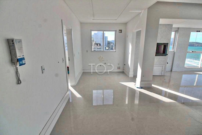 Frente mar com lazer completo na Meia Praia: 4ª foto da galeria de imagens do imóvel