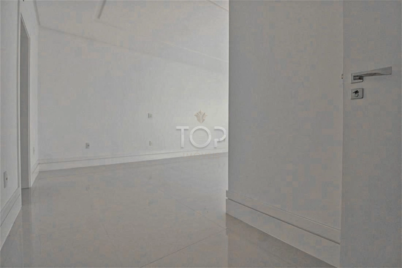 Frente mar com lazer completo na Meia Praia: 7ª foto da galeria de imagens do imóvel