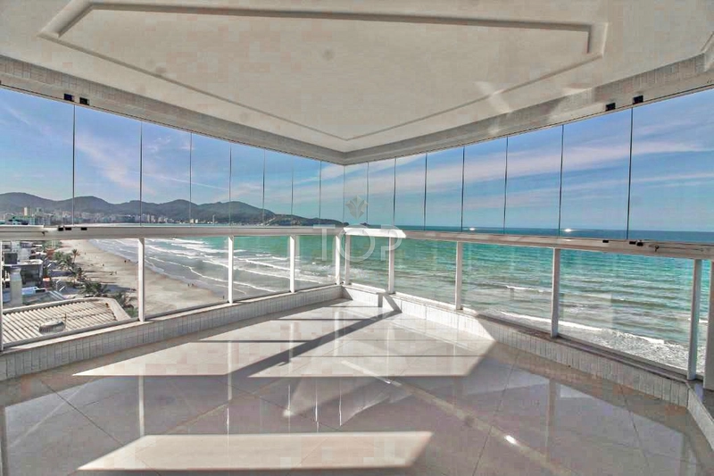 Frente mar com lazer completo na Meia Praia: 1ª foto da galeria de imagens do imóvel