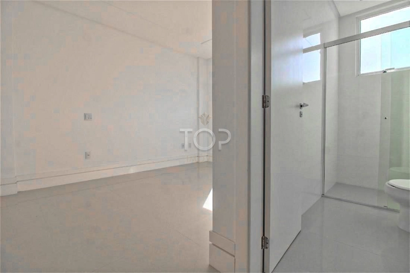 Frente mar com lazer completo na Meia Praia: 8ª foto da galeria de imagens do imóvel