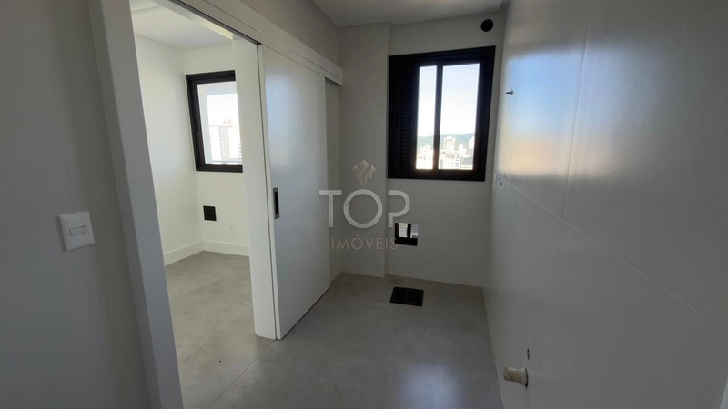 PRONTO PARA MORAR EM MEIA PRAIA: 41ª foto da galeria de imagens do imóvel