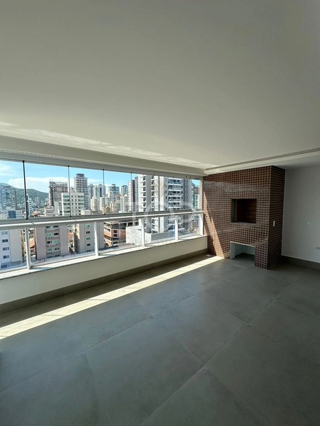 DUPLEX PRONTO PARA MORAR EM MEIA PRAIA: 1ª foto da galeria de imagens do imóvel