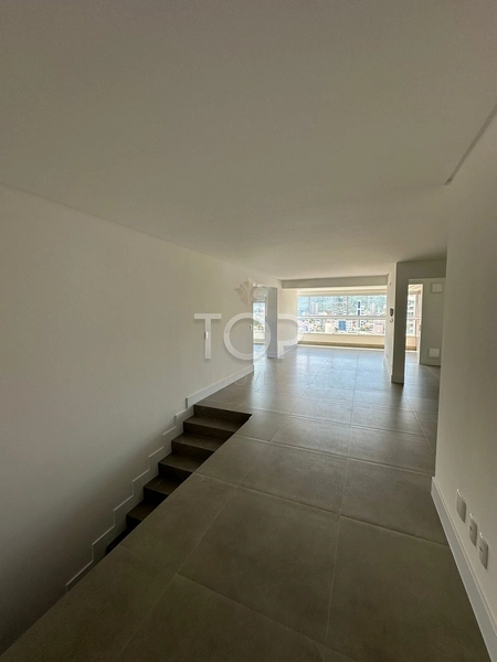 DUPLEX PRONTO PARA MORAR EM MEIA PRAIA: 3ª foto da galeria de imagens do imóvel