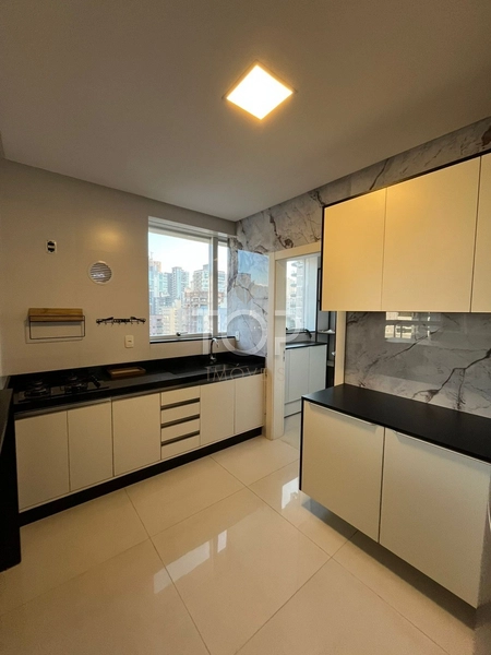 MOBILIADO EM MEIA PRAIA: 16ª foto da galeria de imagens do imóvel