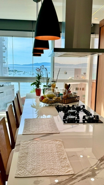 FRENTE MAR FINAMENTE MOBILIADO EM ITAPEMA: 1ª foto da galeria de imagens do imóvel