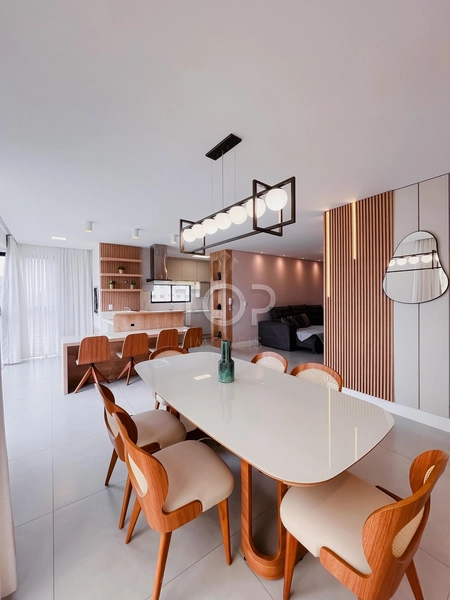 QUADRA MAR MOBILIADO EM MEIA PRAIA: 3ª foto da galeria de imagens do imóvel