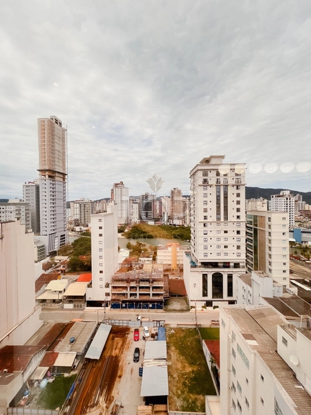 QUADRA MAR MOBILIADO EM MEIA PRAIA: 4ª foto da galeria de imagens do imóvel