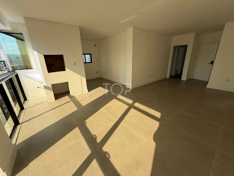 PRONTO PARA MORAR EM MEIA PRAIA: 2ª foto da galeria de imagens do imóvel