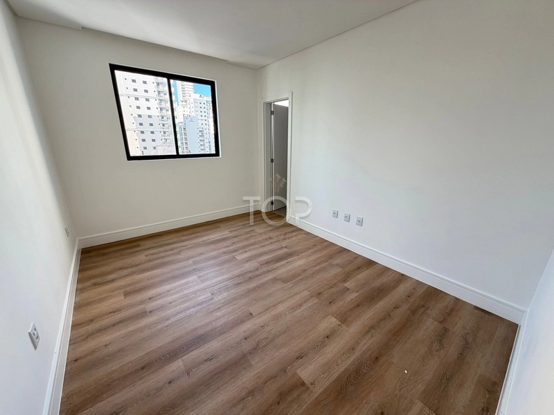 PRONTO PARA MORAR EM MEIA PRAIA: 27ª foto da galeria de imagens do imóvel