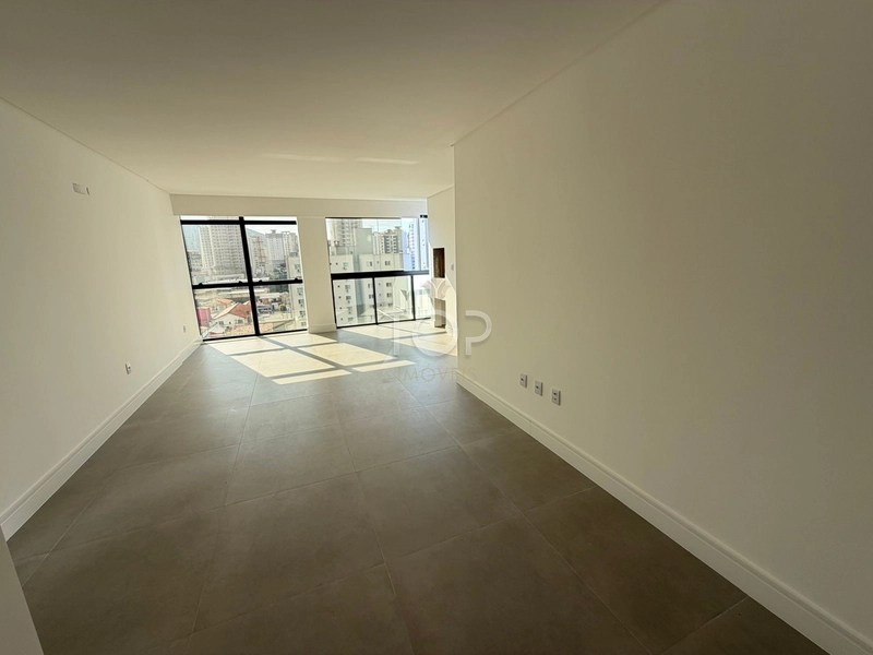 PRONTO PARA MORAR EM MEIA PRAIA: 20ª foto da galeria de imagens do imóvel