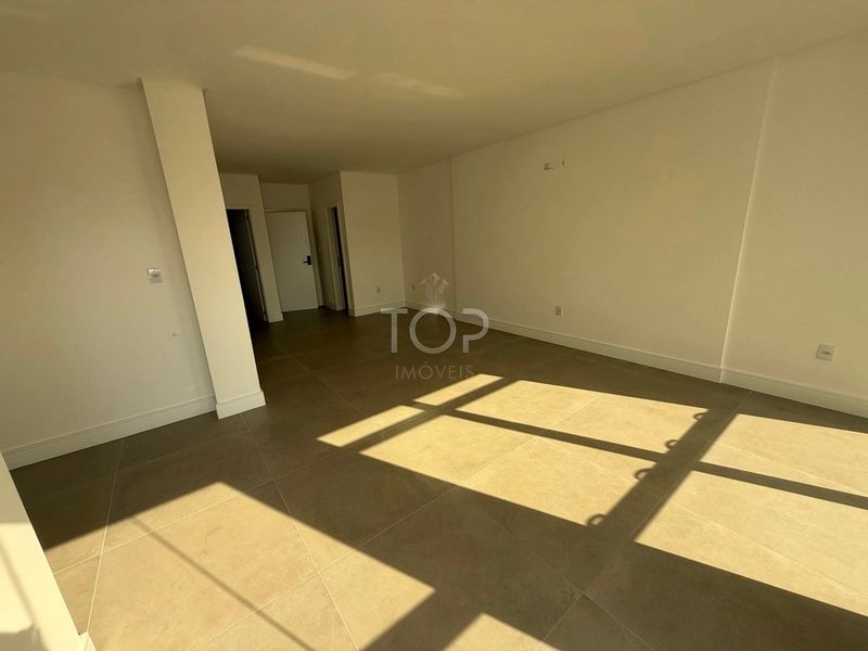 PRONTO PARA MORAR EM MEIA PRAIA: 3ª foto da galeria de imagens do imóvel