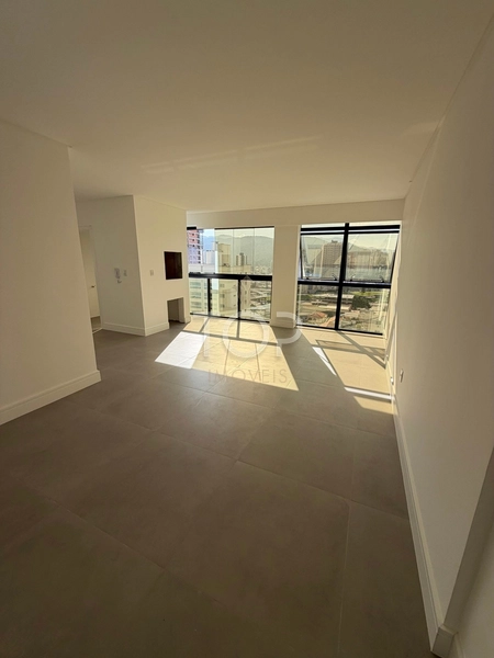 PRONTO PARA MORAR EM MEIA PRAIA: 3ª foto da galeria de imagens do imóvel