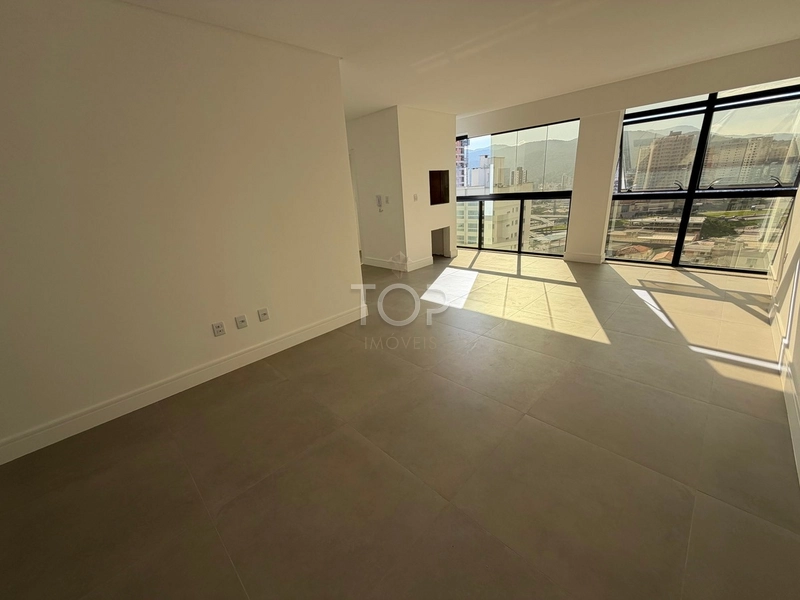 PRONTO PARA MORAR EM MEIA PRAIA