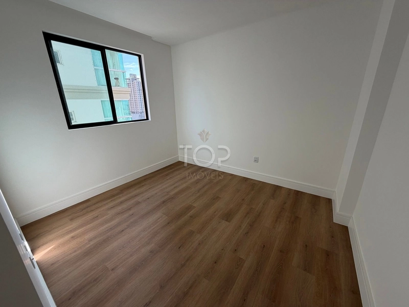 PRONTO PARA MORAR EM MEIA PRAIA: 24ª foto da galeria de imagens do imóvel