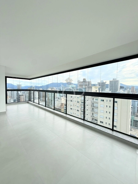 APARTAMENTO  4 SUÍTES EM MEIA PRAIA: 8ª foto da galeria de imagens do imóvel