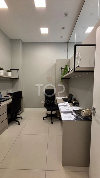 SALA COMERCIAL MOBILIADA EM MEIA PRAIA: 5ª foto da galeria de imagens do imóvel