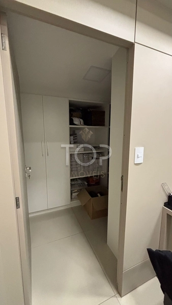 SALA COMERCIAL MOBILIADA EM MEIA PRAIA: 12ª foto da galeria de imagens do imóvel