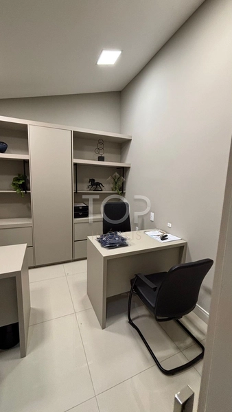 SALA COMERCIAL MOBILIADA EM MEIA PRAIA: 11ª foto da galeria de imagens do imóvel