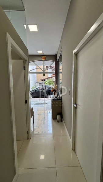 SALA COMERCIAL MOBILIADA EM MEIA PRAIA: 15ª foto da galeria de imagens do imóvel