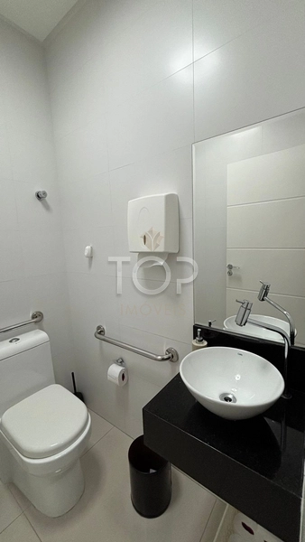 SALA COMERCIAL MOBILIADA EM MEIA PRAIA: 3ª foto da galeria de imagens do imóvel