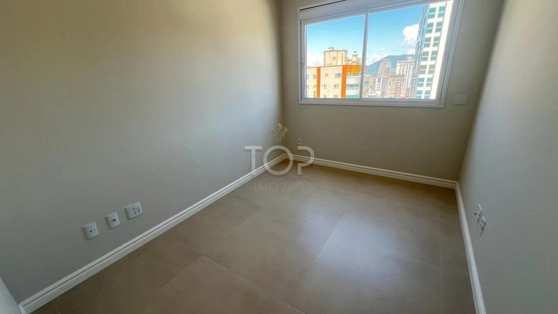 APARTAMENTO FRENTE MAR PRONTO EM MEIA PRAIA: 18ª foto da galeria de imagens do imóvel