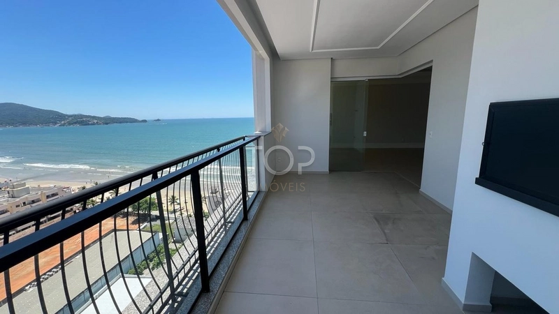APARTAMENTO FRENTE MAR PRONTO EM MEIA PRAIA: 1ª foto da galeria de imagens do imóvel