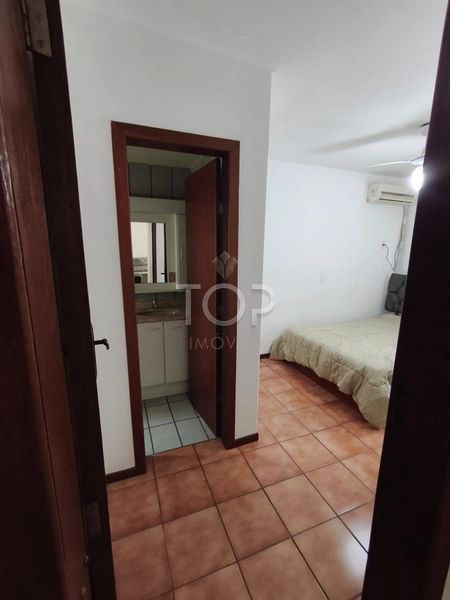 Apartamento mobiliado à 150 metros do mar em Meia Praia: 5ª foto da galeria de imagens do imóvel
