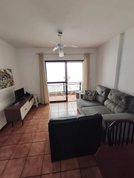 Apartamento mobiliado à 150 metros do mar em Meia Praia: 1ª foto da galeria de imagens do imóvel