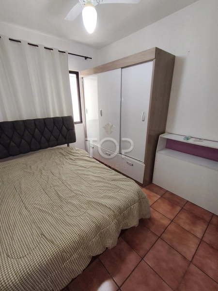 Apartamento mobiliado à 150 metros do mar em Meia Praia: 3ª foto da galeria de imagens do imóvel