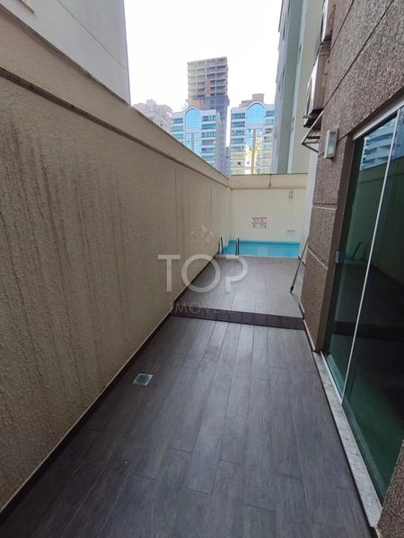 Apartamento mobiliado e com vista mar em Meia Praia: 2ª foto da galeria de imagens do imóvel
