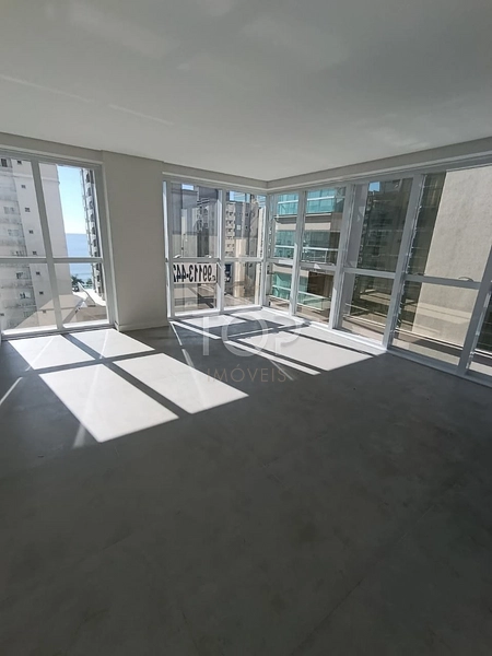 1 Apartamento por andar na quadra mar em Meia Praia: 17ª foto da galeria de imagens do imóvel