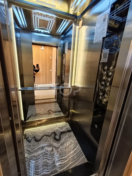 1 Apartamento por andar na quadra mar em Meia Praia: 2ª foto da galeria de imagens do imóvel