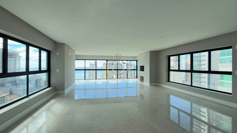 APARTAMENTO ALTO PADRÃO COM VISTA PARA O MAR EM MEIA PRAIA: 3ª foto da galeria de imagens do imóvel