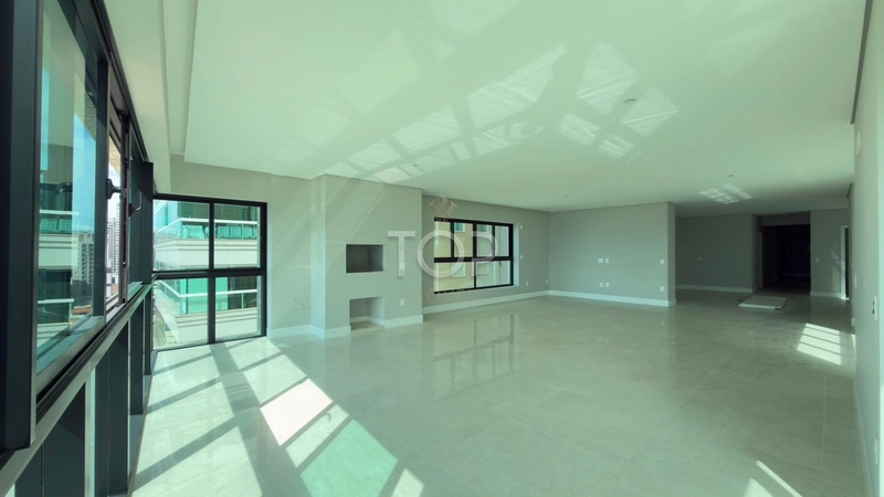 APARTAMENTO ALTO PADRÃO COM VISTA PARA O MAR EM MEIA PRAIA: 12ª foto da galeria de imagens do imóvel