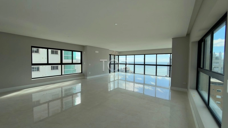APARTAMENTO ALTO PADRÃO COM VISTA PARA O MAR EM MEIA PRAIA