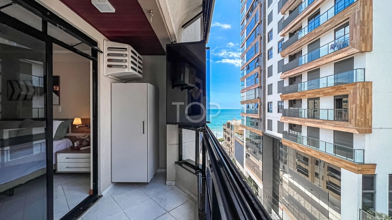 NA QUADRA DO MAR E COM VISTA PARA ELE, EM MEIA PRAIA: 8ª foto da galeria de imagens do imóvel