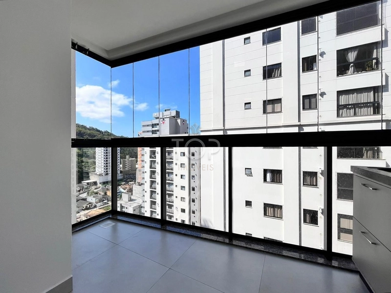 APARTAMENTO SEMI-MOBILIADO EM ITAPEMA