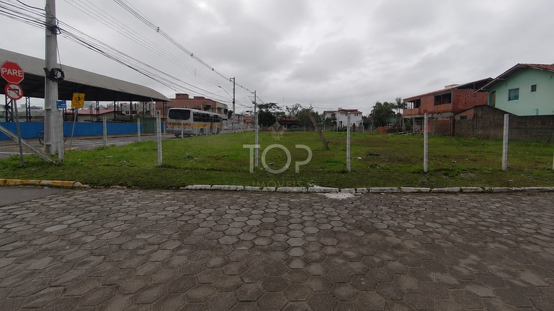 Terreno plano de 1.200 m² em Itapema: 1ª foto da galeria de imagens do imóvel