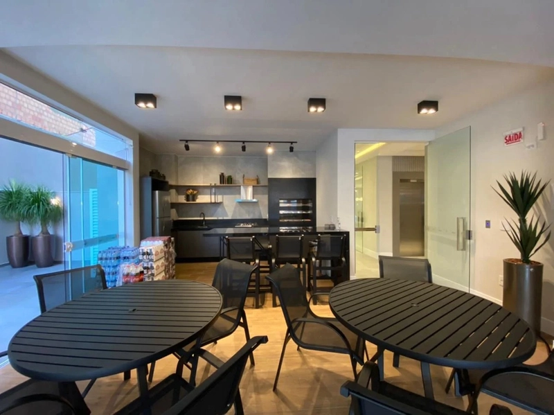 APARTAMENTO COM 4 SUÍTES NA QUADRA DO MAR: 7ª foto da galeria de imagens do imóvel