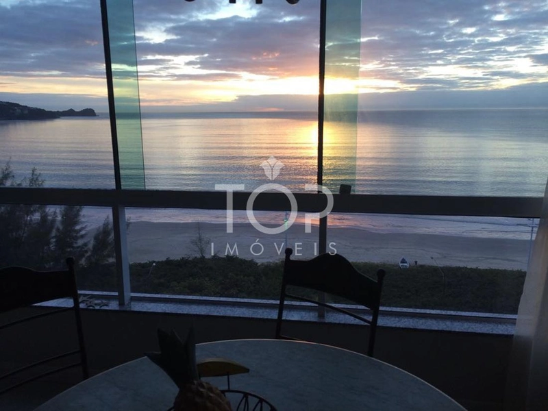 APARTAMENTO FRENTE MAR E MOBILIADO EM ITAPEMA: 1ª foto da galeria de imagens do imóvel